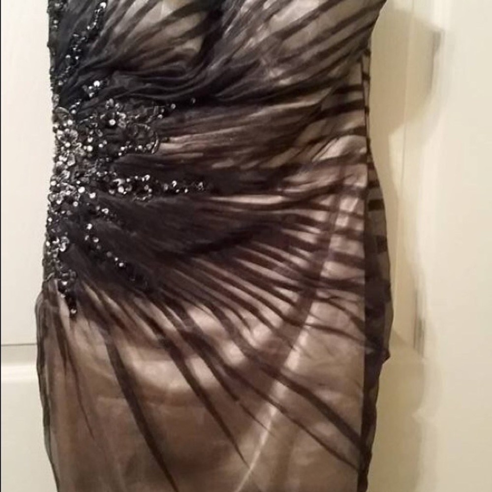 Short strapless short dress